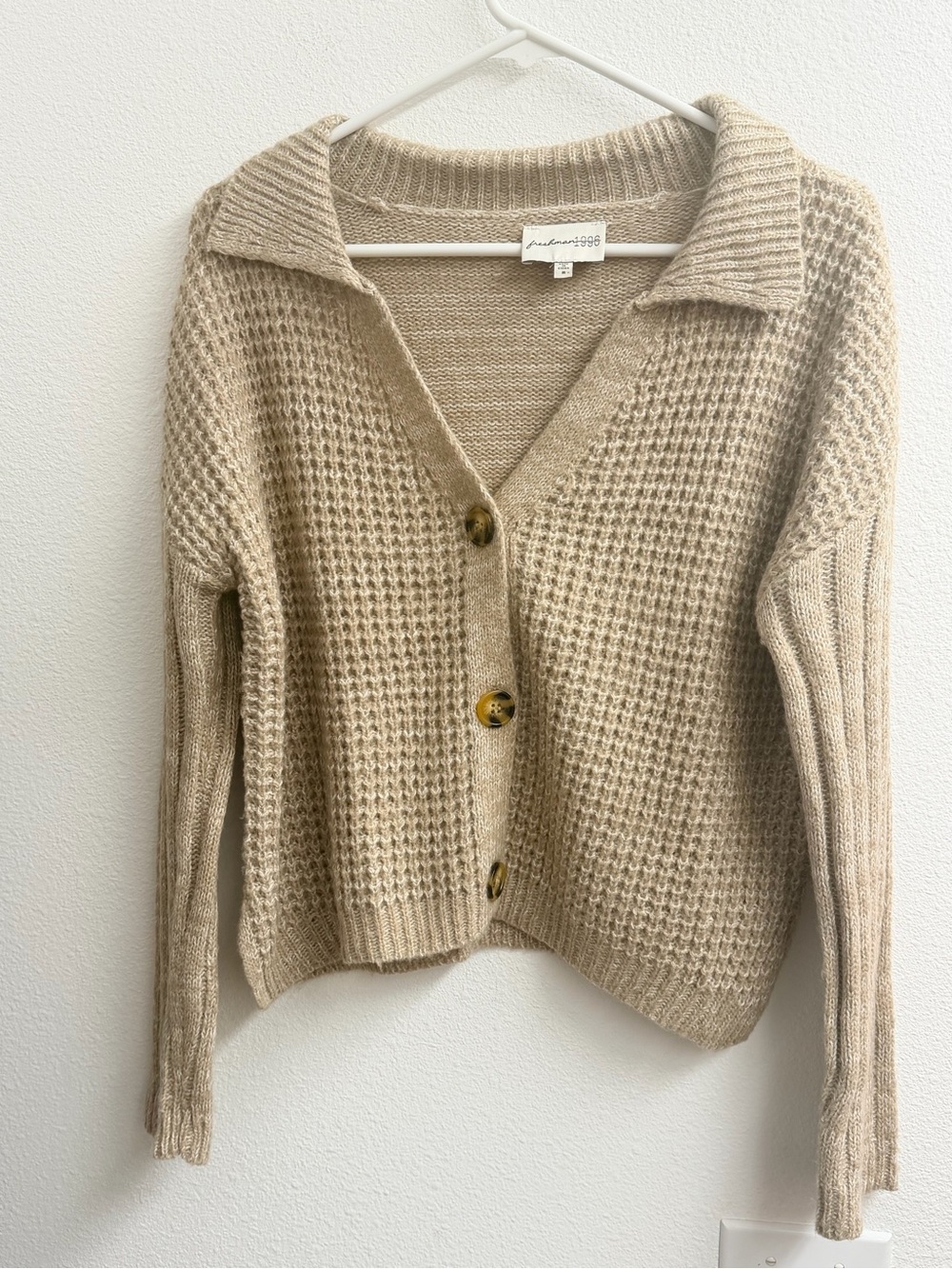 Freshman 1996 Women's Tan knit v-neck button Sweater cardigan size medium